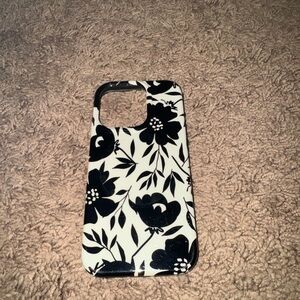 Casely Black & White Floral Phone Case - iPhone 15 PRO
